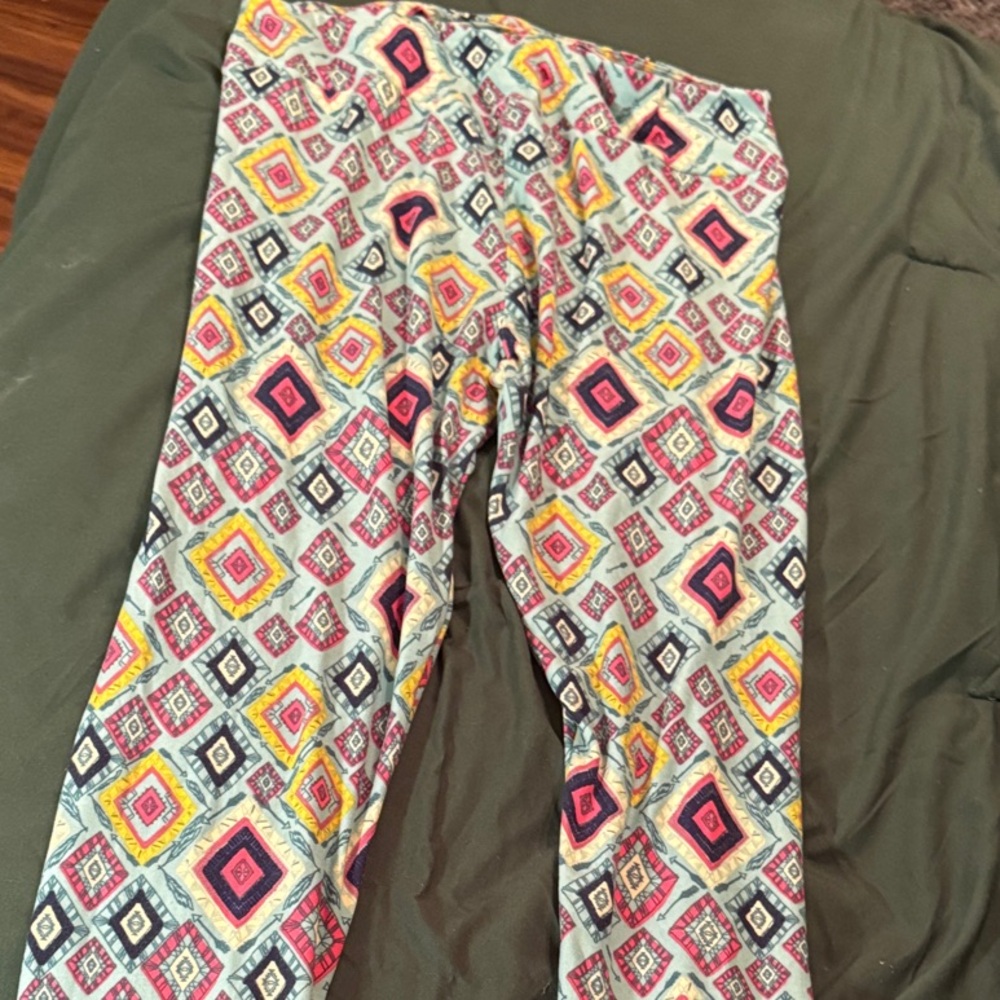 LuLaRoe Vibrant Diamond Pattern Leggings